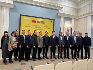 中华人民共和国驻俄罗斯联邦大使馆代表团拜访大学